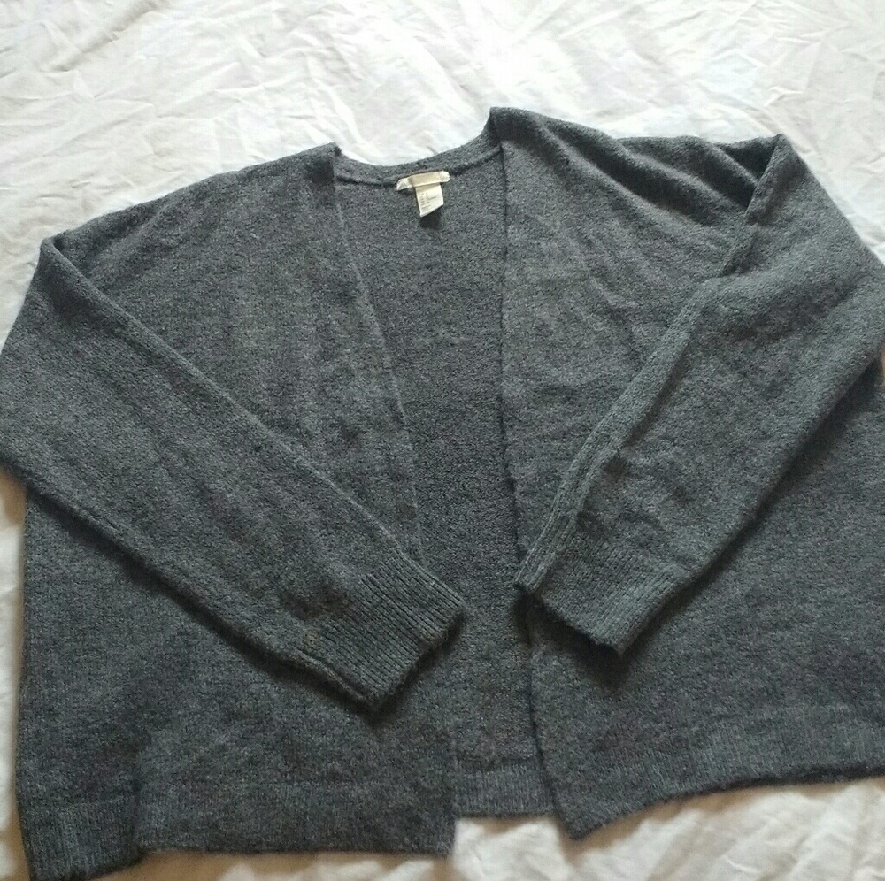 🌺 H&M Grey Cardigan